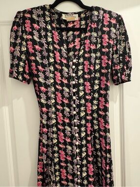 Vintage Nicole Elizabeth Pearl Button Closure Dress in Floral Print (Size 5/6)